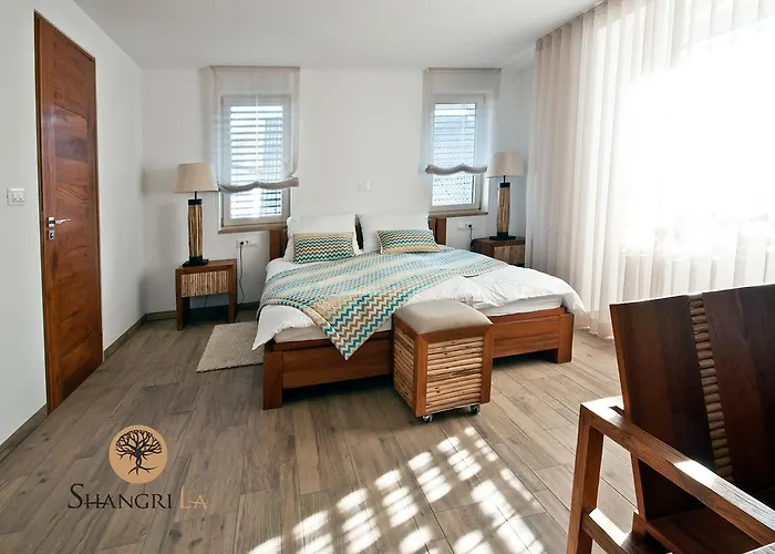 Shangri La (adults Only) Oda ve Kahvaltı 4*