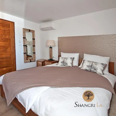 Shangri La (adults Only) ベッド・アンド・ブレックファスト 2*