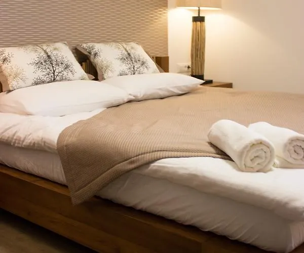 Nočitev z zajtrkom Shangri La (adults Only) 4*