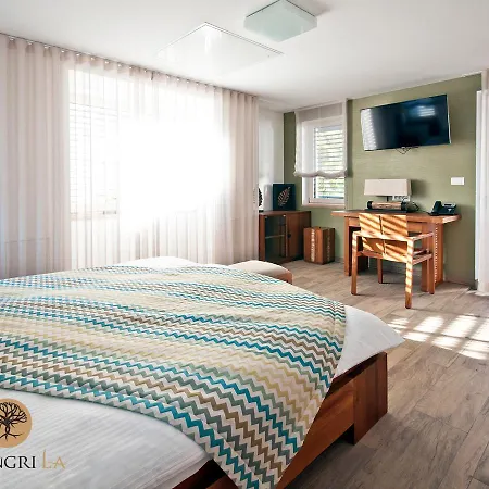 Shangri La (adults Only) Bed & Breakfast